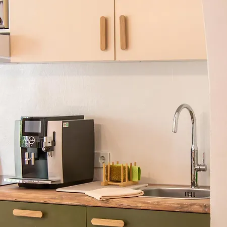 Mit Terrasse Und Blick Ins Gruene Apartman